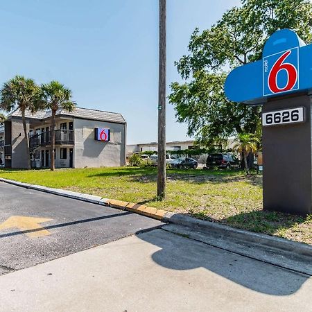 Motel 6 Tampa Near Fairgrounds - Casino Orient Park Exterior foto